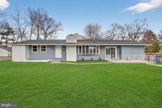 Building Photo - 1102 Evergreen Blvd