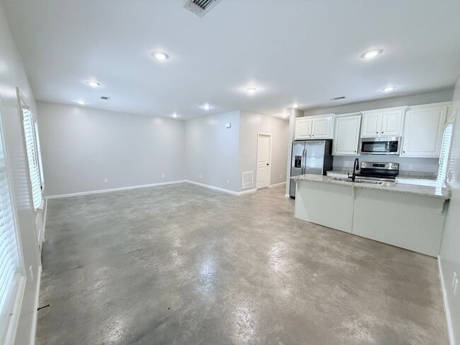 Building Photo - 145 MS-334