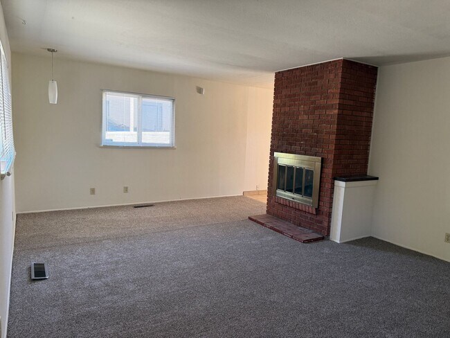 Foto del edificio - 1404 Gretta St NE