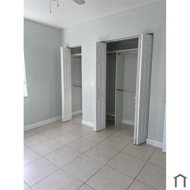 Foto del edificio - 2412 SW 11th St