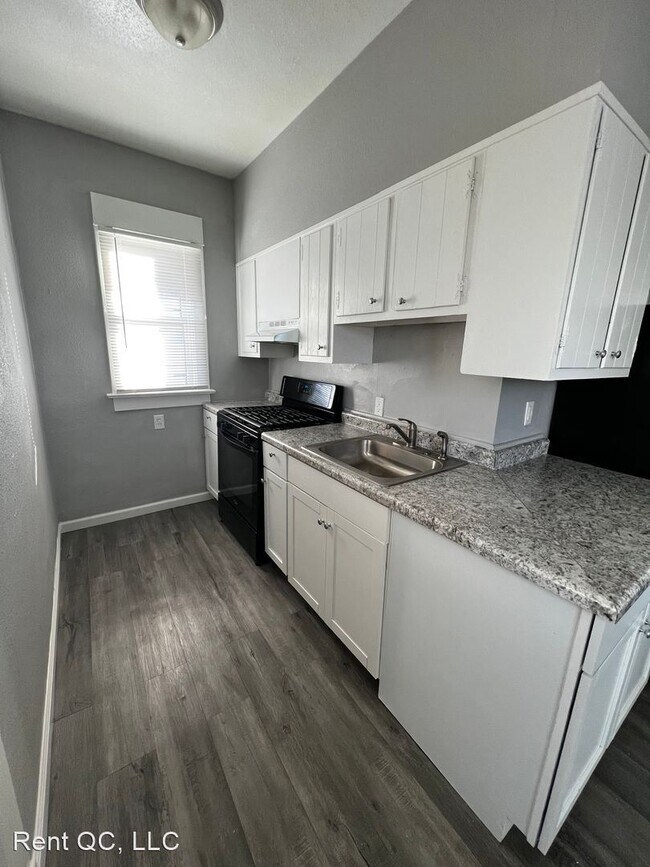 Building Photo - 3 br, 1 bath House - 1723 W. Locust Street
