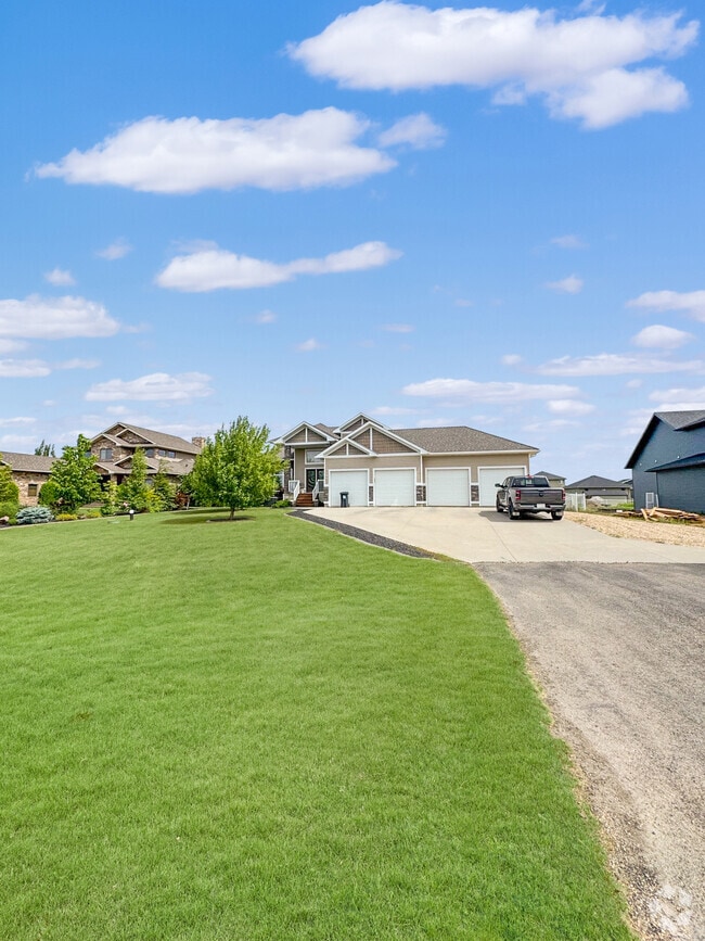 Building Photo - 7904 Carriage Ln Dr