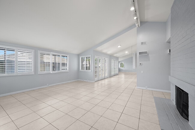 Building Photo - 6082 Cirrus St