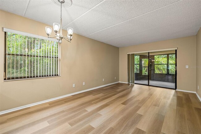 Building Photo - 125 Woodlake Wynde