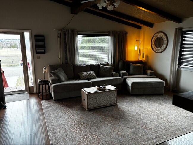 Foto del edificio - 3310 Saint Johns Ave