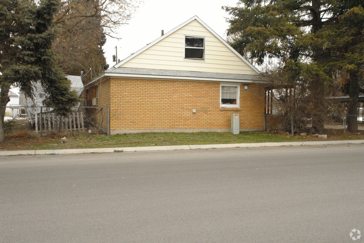 Building Photo - 7415 E Nora Ave