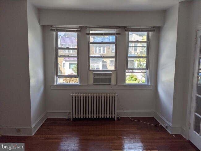 Foto del edificio - 102-8 W Sedgwick St