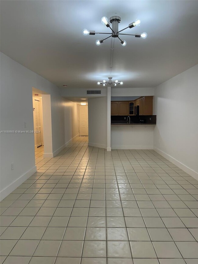 Building Photo - 180 Royal Palm Rd