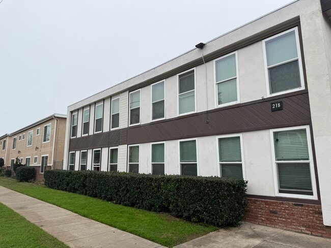 Building Photo - 218 W Wilson Ave