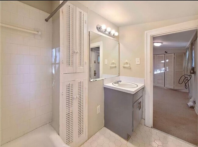 Foto del edificio - Cutest Bunglaow off Howell Mill RD and I-7...