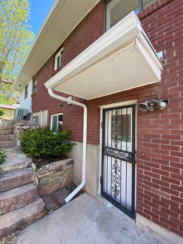 Building Photo - 2507 S Downington Ave