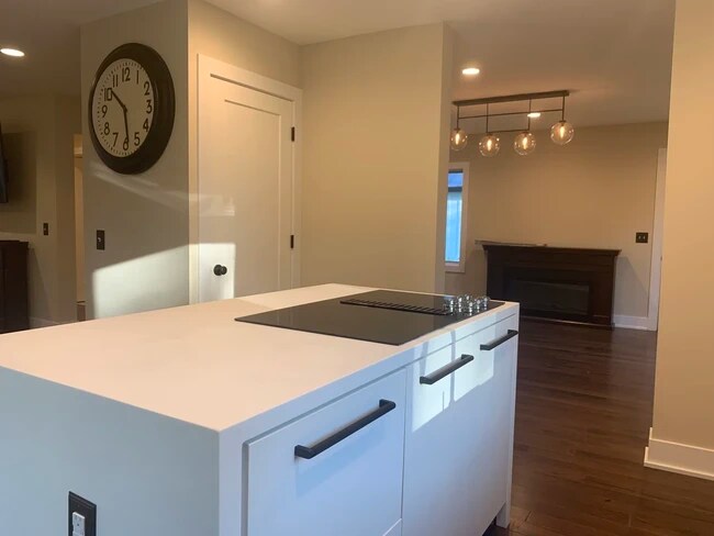 Foto del edificio - 702 E Maxwell Ln