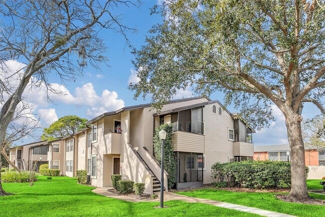 Foto del edificio - 2918 Antique Oaks Cir