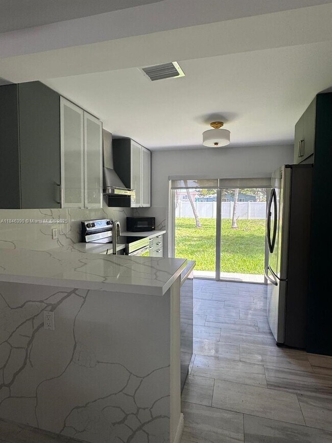 Foto del edificio - 2 bedroom in Hollywood FL 33020