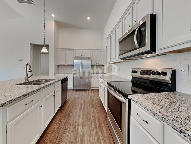 Building Photo - 4990 Hudson Vly Dr