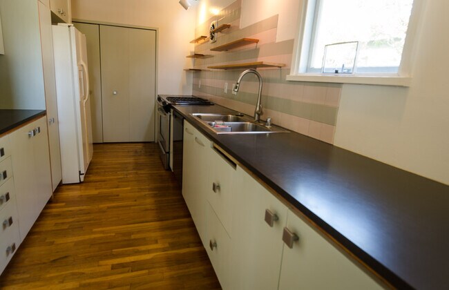 Kitchen - 2449 California Ave