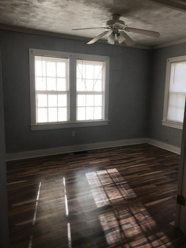 Foto del edificio - 913 Oak Ave