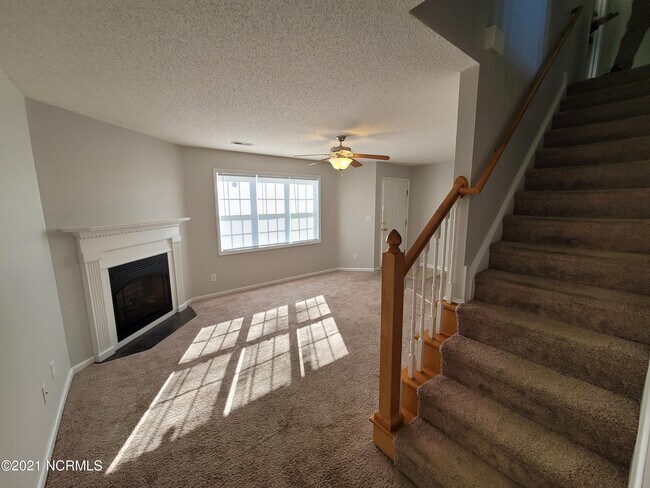 Foto del edificio - 1201 Cross Creek Cir