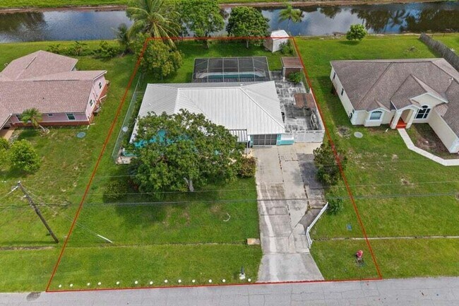 Foto del edificio - 301 SW Whitmore Dr