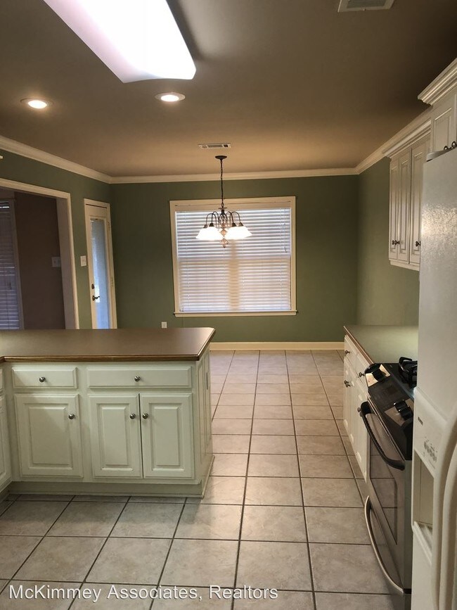 Building Photo - 4 br, 2 bath House - 9217 Wooded Acres Circle