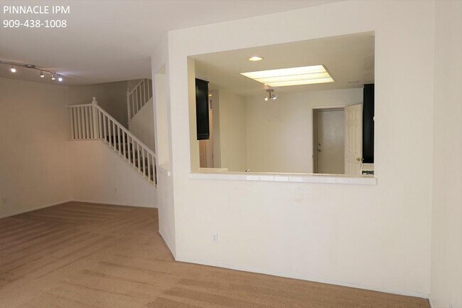 Foto del edificio - 1016 N Turner Ave #256