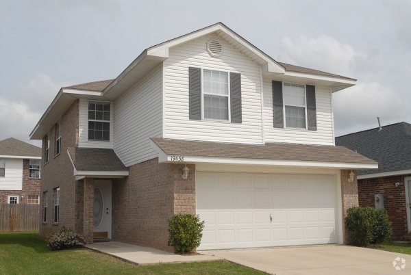 Lake Village Estates Apartments for Rent with a Garage - Gulfport, MS ...