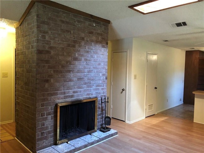 Building Photo - 1704 Dunn St