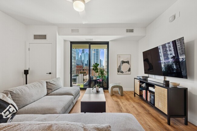 Foto del edificio - 451 W Huron St