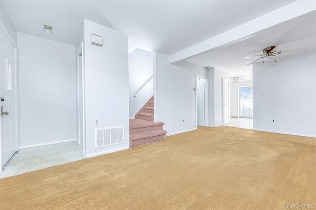 Building Photo - 23 Gladys Dr