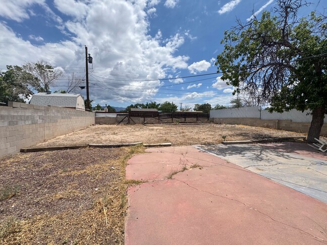 Building Photo - Centrally Located 3 Bed!