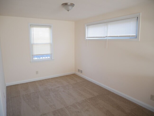 Building Photo - 3 Bedroom Home- Baltimore, MD