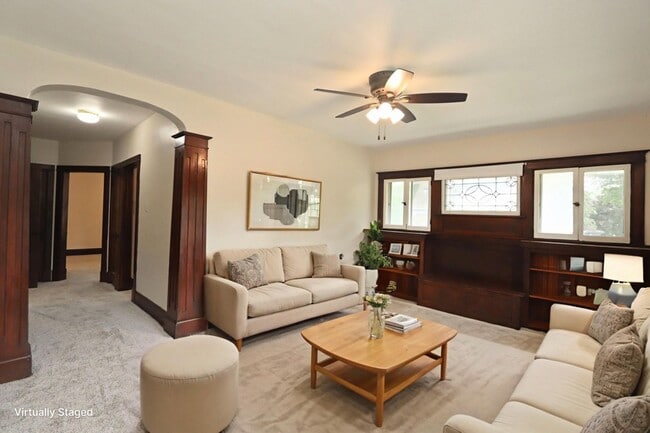 Building Photo - 416 1/2 W Jackson Street Unit
