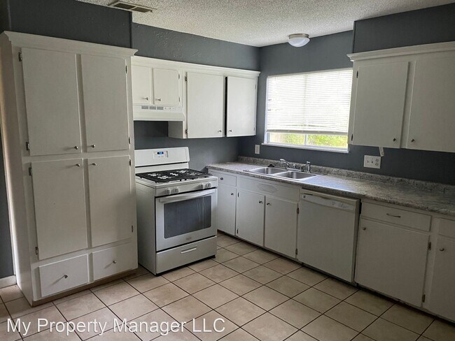 Foto del edificio - 3 br, 1 bath House - 3218 Jana Pl