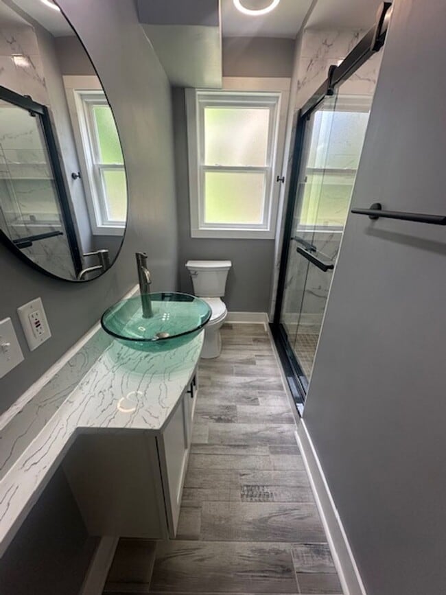 Building Photo - Beautifully Renovated 1-Bedroom Apartment ...