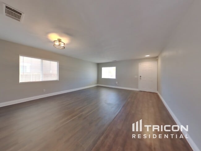 Building Photo - 13052 Cerritos Ct