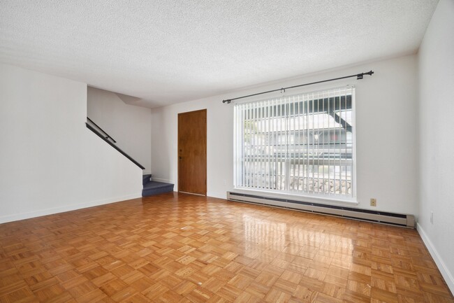 Building Photo - 3425 S 176th St