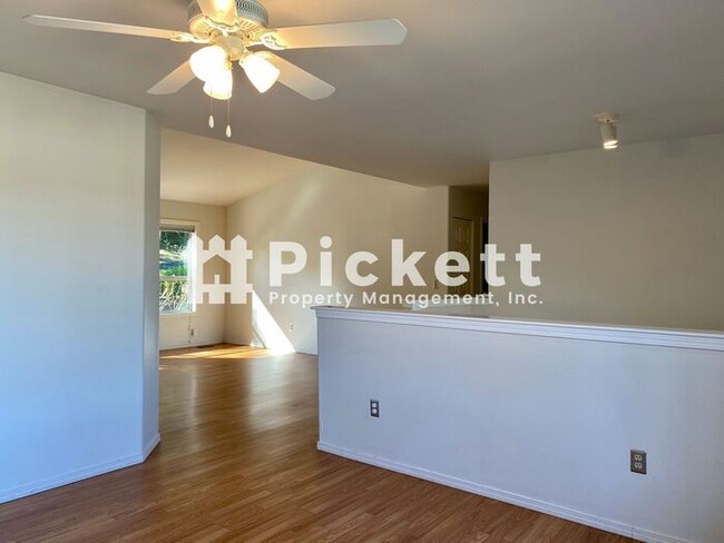 Building Photo - 2844 Fircrest Dr SE