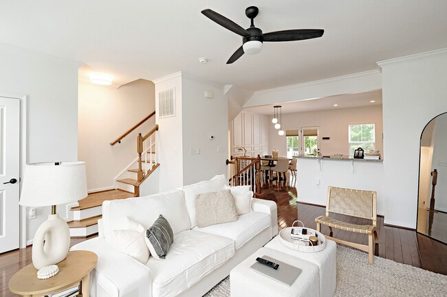 Building Photo - Pet-Friendly Dunlora Forest Townhome With Fenced Yard