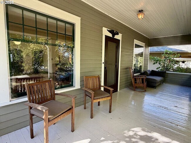 Foto del edificio - 1702 Cedar St