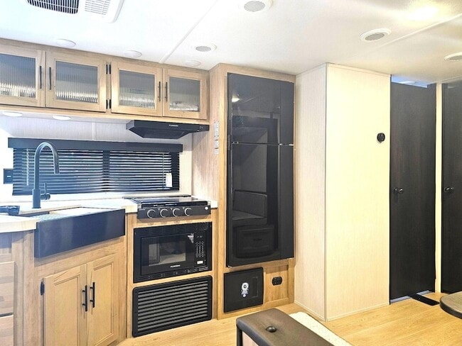 Photo - 19301 Green Grove Ct House