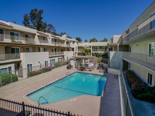 Foto del edificio - 2 bedroom/2 bath CONDO in Del Mar Bluffs