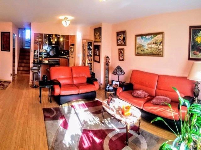 Foto del edificio - 6325 Bourton St