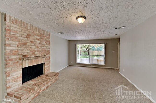 Foto del edificio - 14811 Cypress Ridge Dr