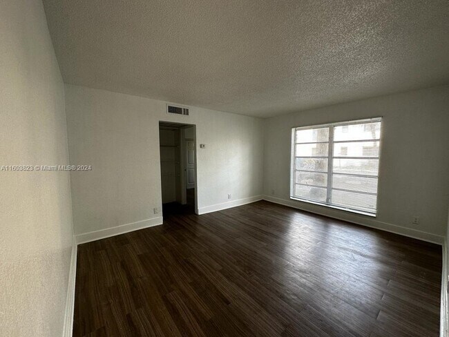 Building Photo - 4409 Treehouse Ln