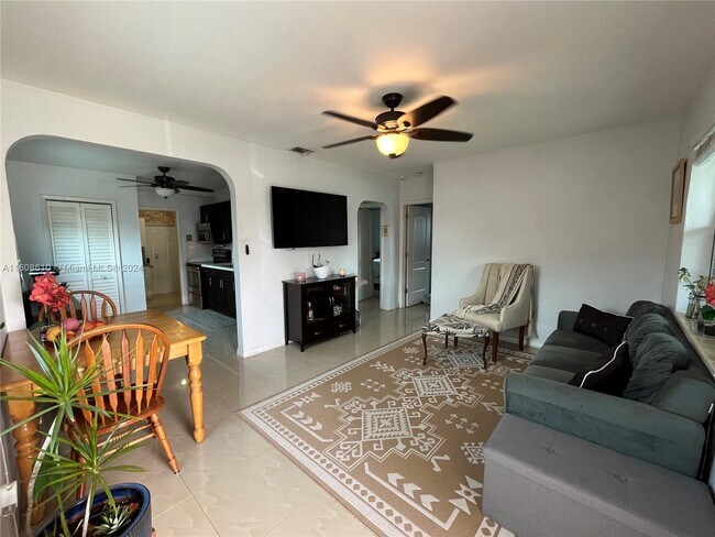 Building Photo - 3135 SW 64th Ave