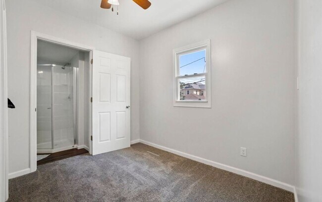 Foto del edificio - $1350 | 3 Bedroom 2 Bath | Fenced in backyard | Central A/C | Pet Friendly
