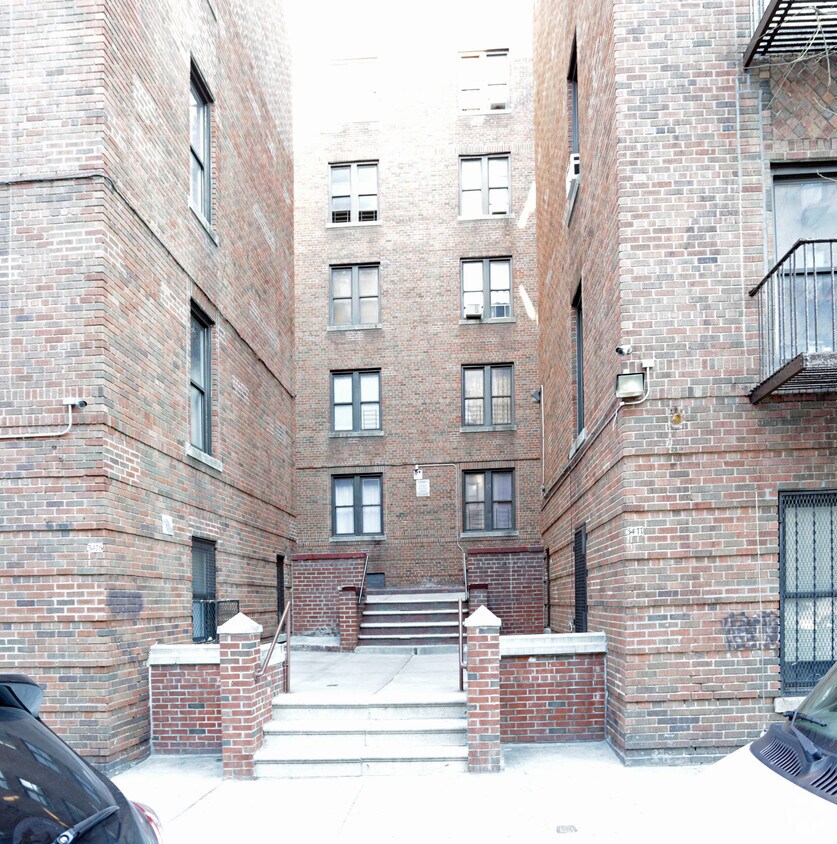 Foto del edificio - 3475-3477 Knox