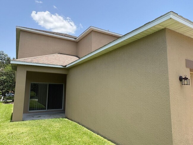 Foto del edificio - AVAILABLE NOW - BEAUTIFUL 6 BEDROOMS 3 BATH OVER 2700 SQ FT IN WINTER GARDEN CABLE / INTERNET AND...