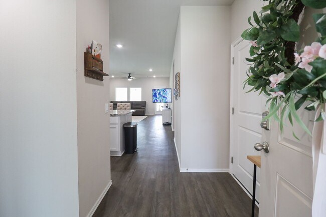 Building Photo - 4 BA Bedroom Home Available For Immediate ...