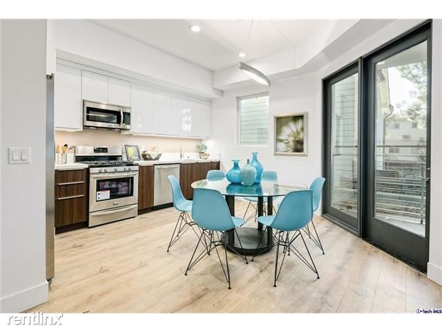 Building Photo - 239 S Marengo Ave